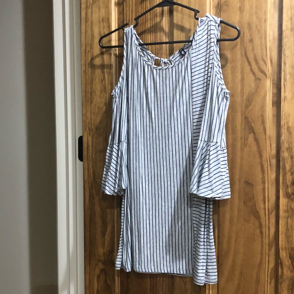 NWOT Gray and Navy cold shoulder top